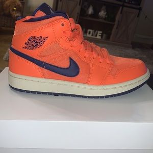 Jordan 1 mid (womens)